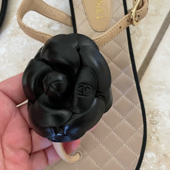 Chanel black beige camellia T-strap sandals 38C - Picture 4 of 8